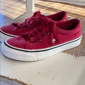 Men’s 4.5 or Women’s 6 Vans
